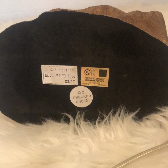 Bunny on Wood Stump Lamp including Stained Glass Bulb - Picture 6 of 7